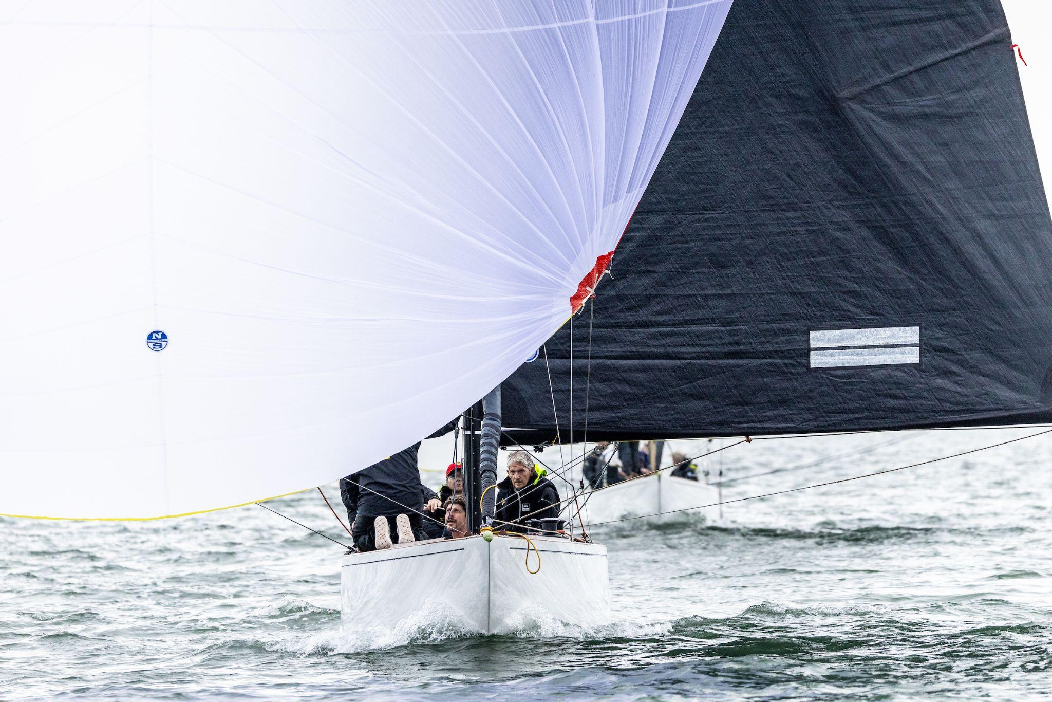 6mR under spinnaker